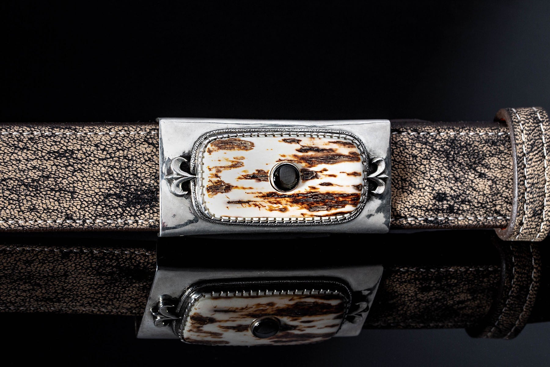 AO MOP Slider | Belts And Buckles - Trophy | Lee Downey