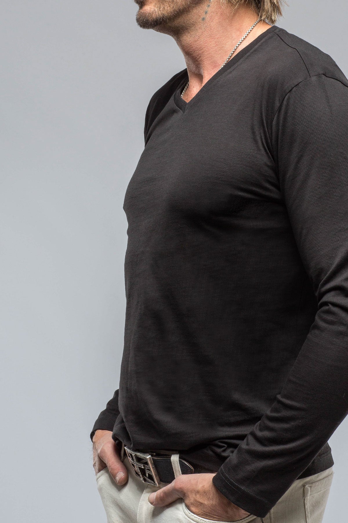 Georg Roth | Del Mar LS V-Neck in Black | Mens - Shirts - T-Shirts