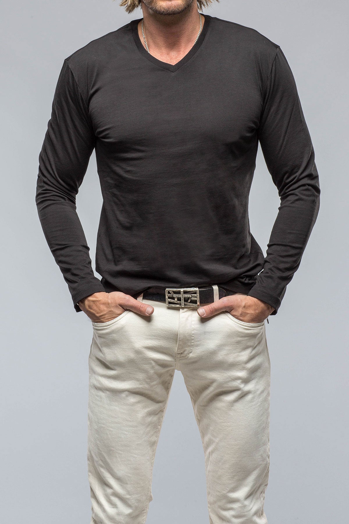Georg Roth | Del Mar LS V-Neck in Black | Mens - Shirts - T-Shirts