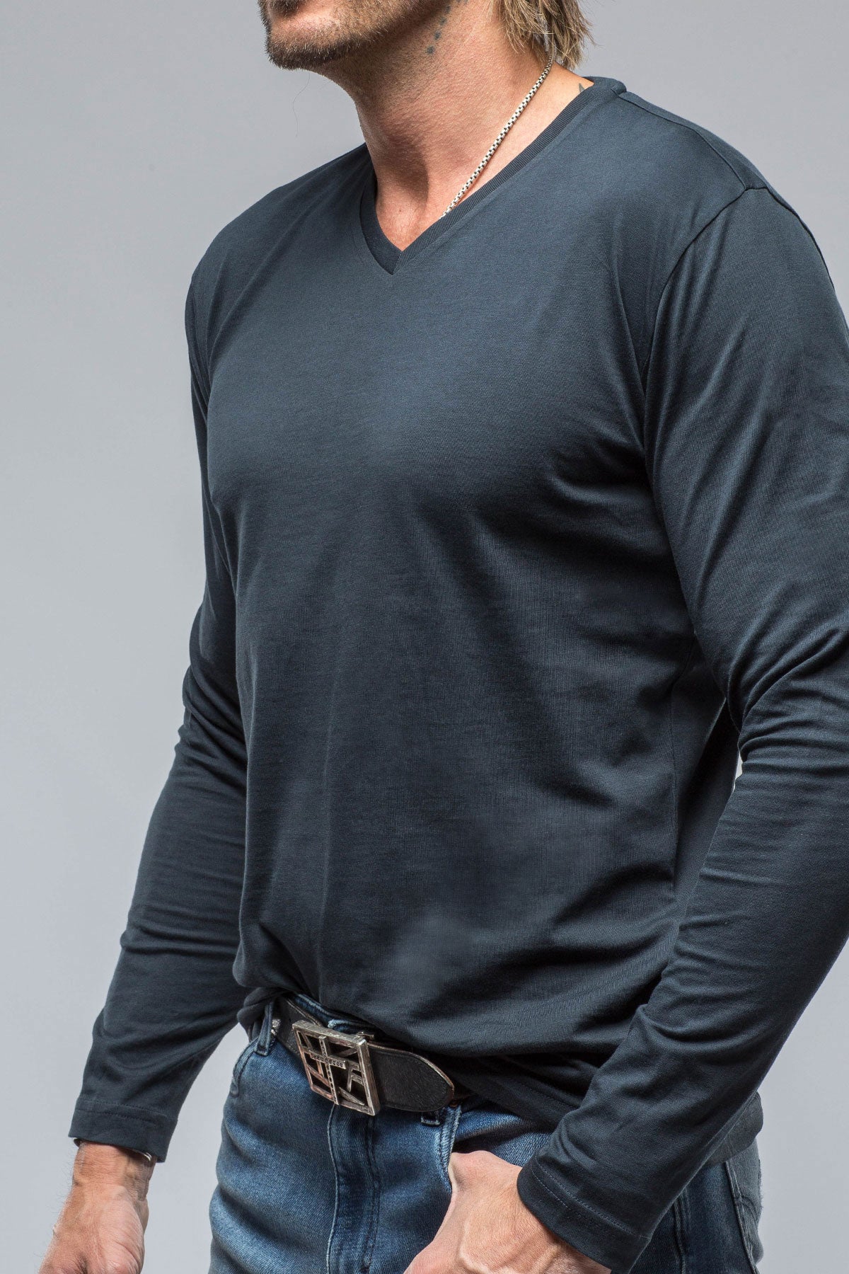Georg Roth Del Mar LS V-Neck in Navy Mens - Shirts - T-Shirts