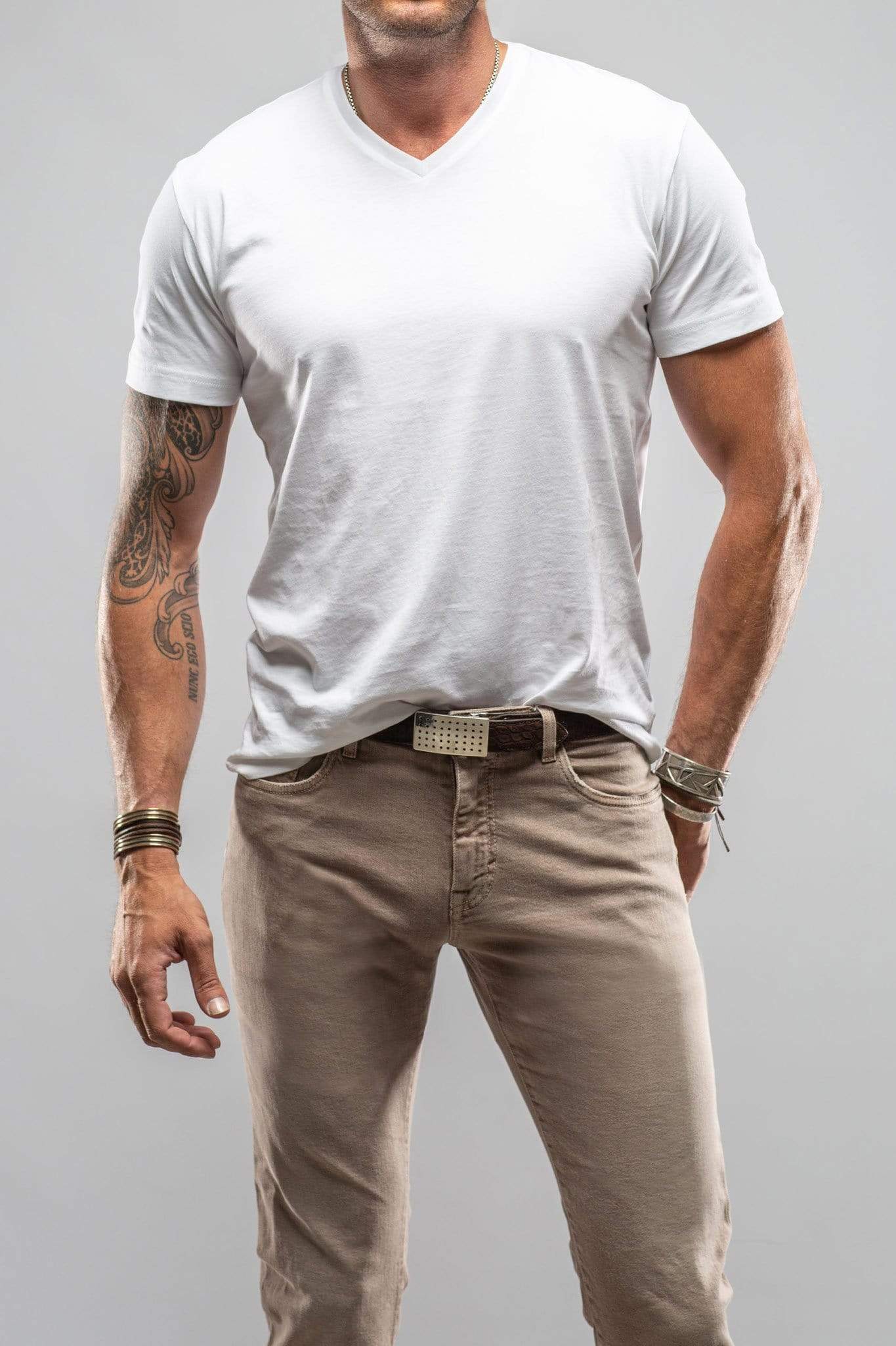 Siena Cotton V Neck Tee In White - AXEL'S