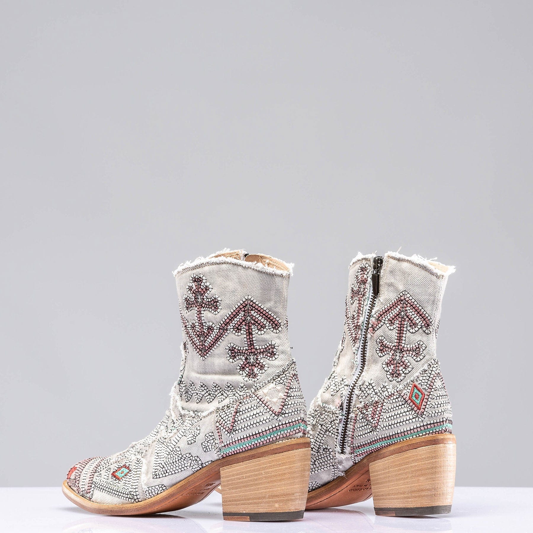 Minerva Boot In White W/ Blk & Pink Embroidery - AXEL'S