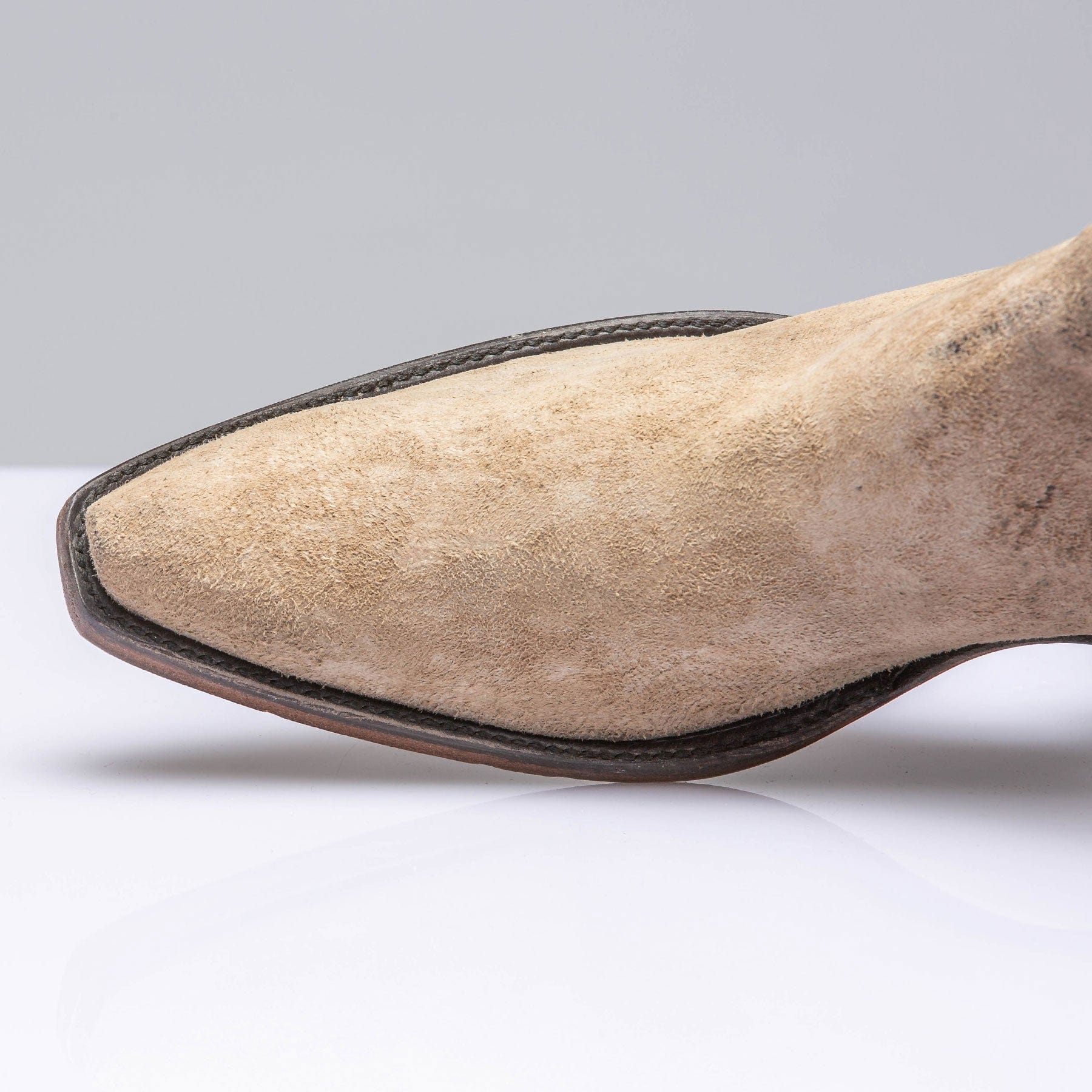 Kendall Zorro In Camel Break - AXEL'S
