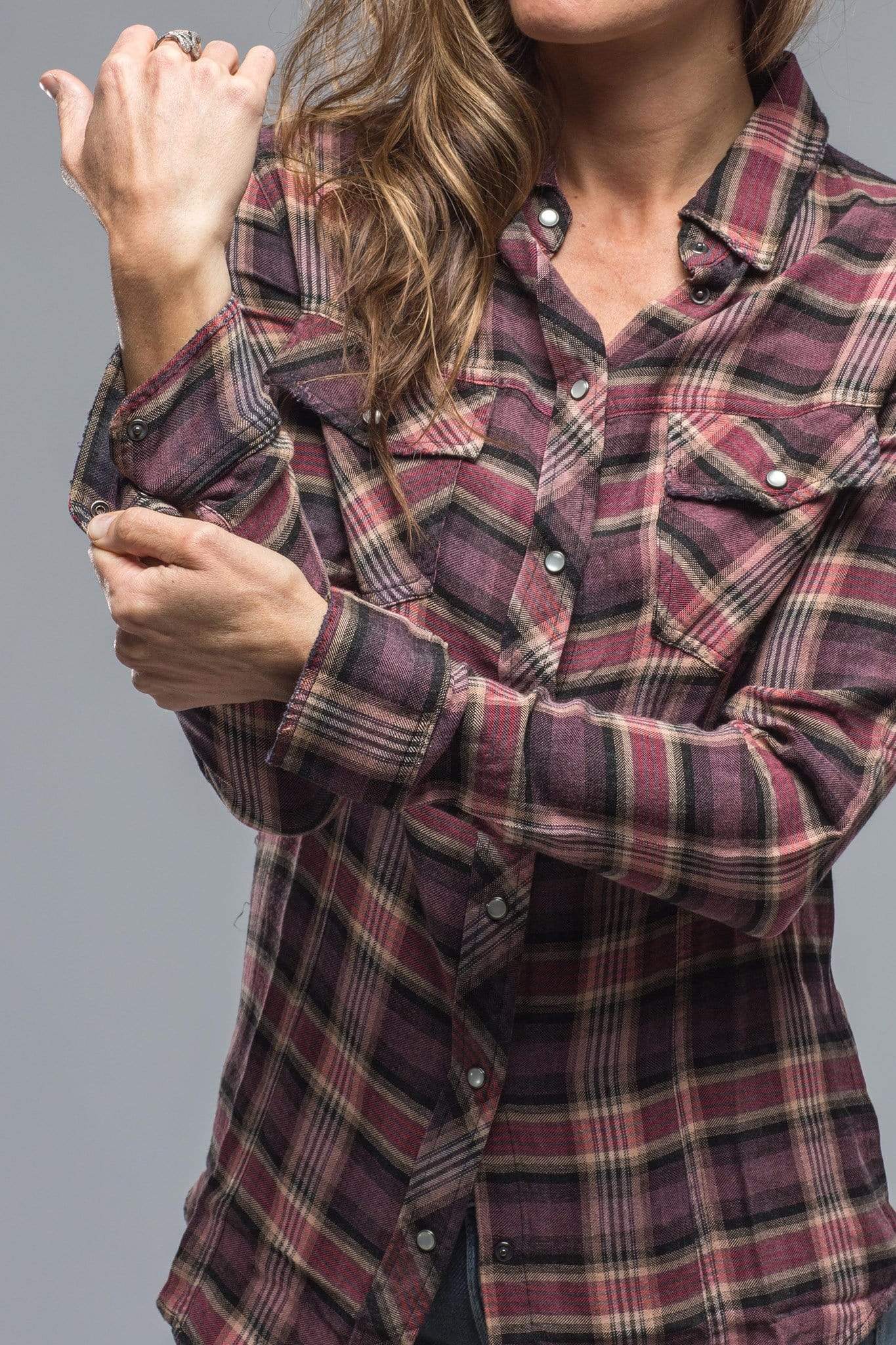 Tara Fitted Tartan Snap Shirt in Mauve - AXEL'S