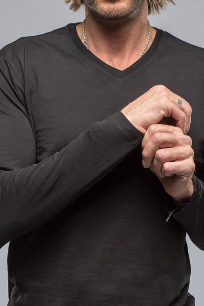 Del Mar LS V-Neck in Black | Mens - Shirts - T-Shirts | Georg Roth