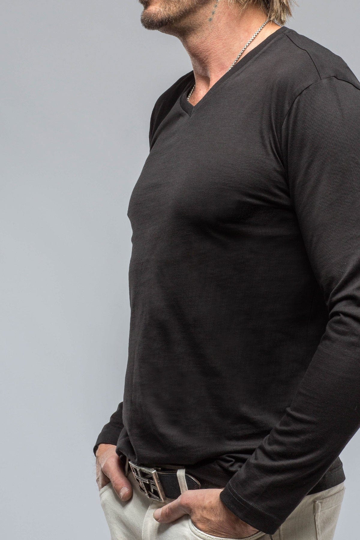 Del Mar LS V-Neck in Black - AXEL'S