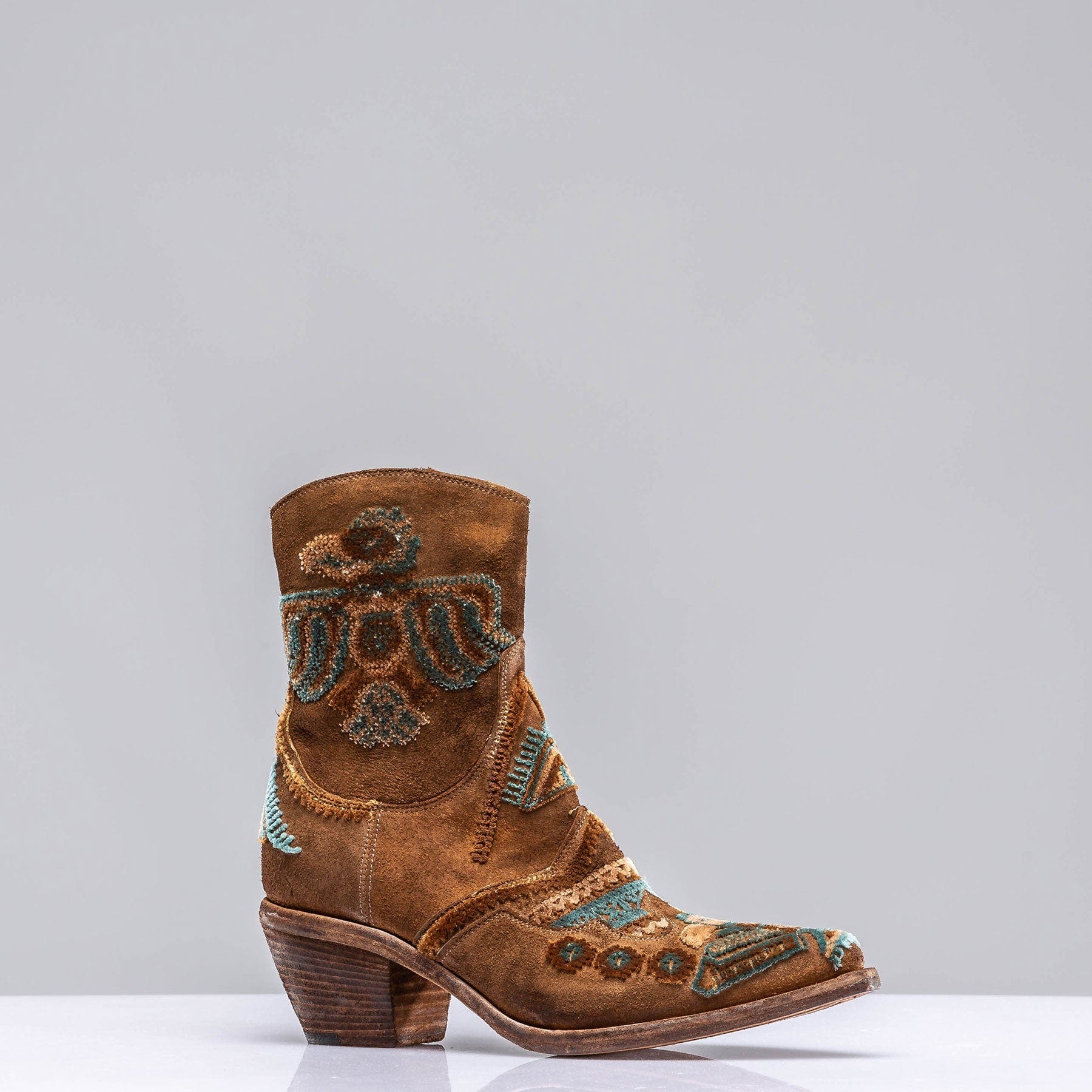 Juana Boot Embroidery In Camel - AXEL'S