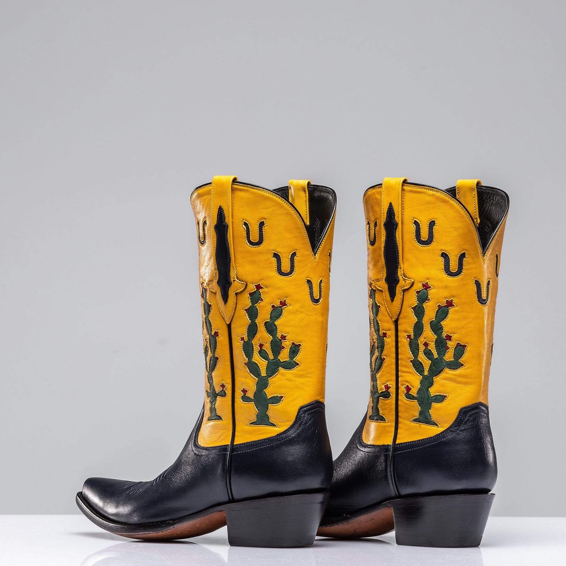 Bailey Cactus Horseshoe In Navy - AXEL'S